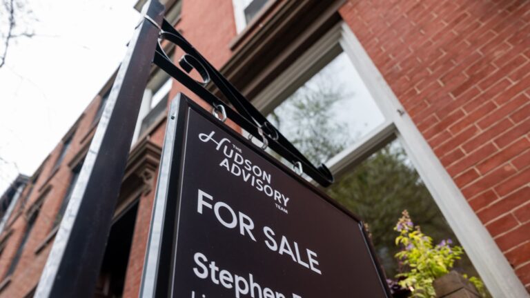 Weekly mortgage refinance demand rose 5% after dip in mortgage rates