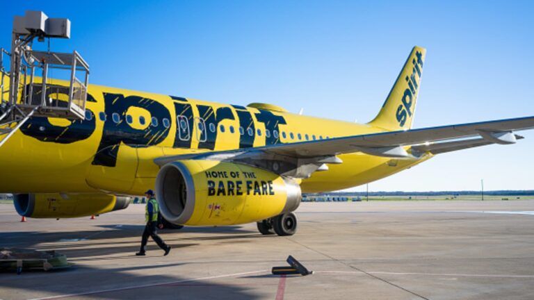 Spirit Airlines issues second-quarter loss warning