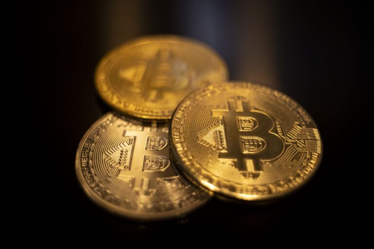 Bitcoin Briefly Climbs To $61K Then Seesaws, Mirroring Stock Market