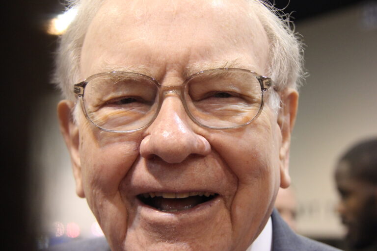 Billionaire Warren Buffett Sends an Ominous Sign to Wall Street. Here’s the