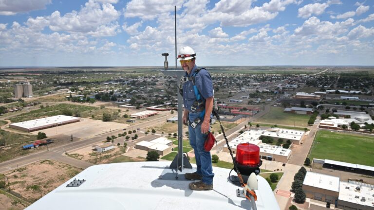 Trump’s executive order on wind projects threatens jobs, climate : NPR