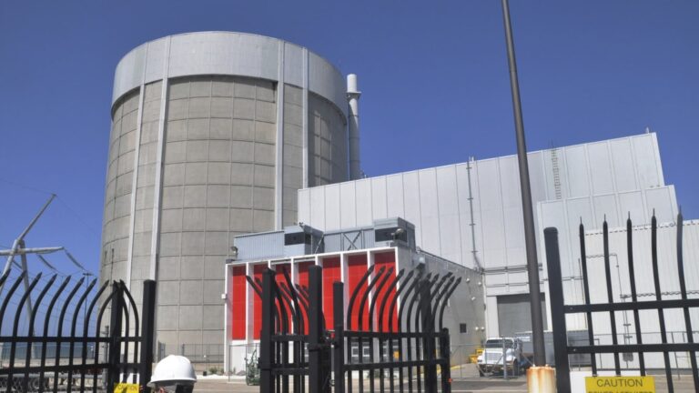 Palisades nuclear plant agrees to build small modular reactors in Michigan