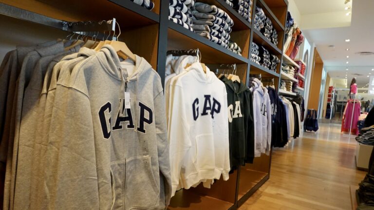 Jim Cramer names retail stocks to buy as the market pulls back