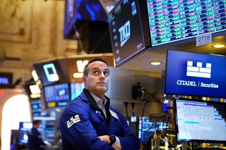 Dow, S&P 500, Nasdaq fall after Fed-fueled rally stalls