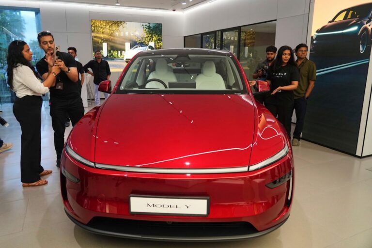 Dow, S&P 500, Nasdaq futures tread water ahead of tech earnings as tariff