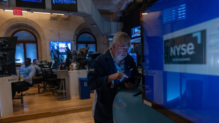 US stock futures little changed ahead of Federal Reserve results