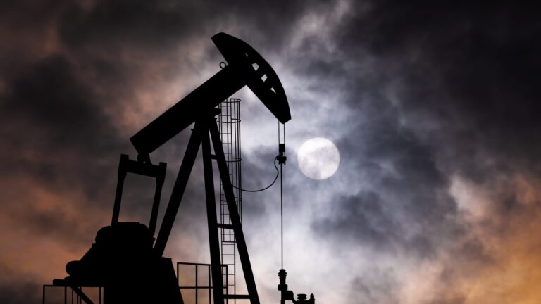 Oil hits lowest since May, on pace for biggest decline in 7 years