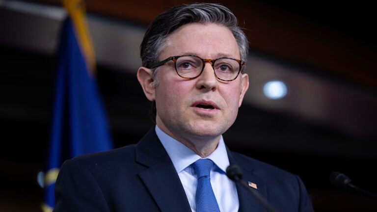 Four Republicans force vote on tax credit extension