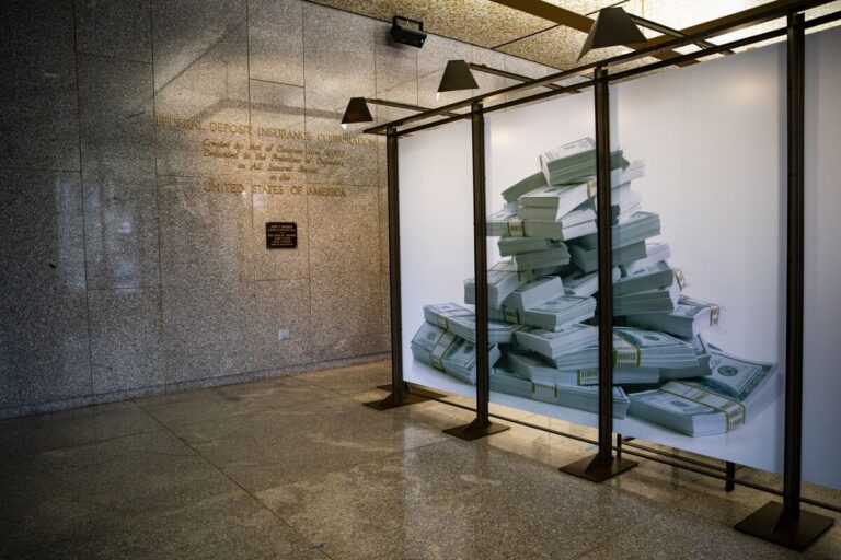 US Bank Regulators Ease Post-Crisis Curbs on Leveraged Loans