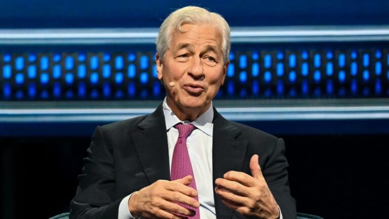 Jamie Dimon says U.S. should impose Trump credit card rate cap in Vermont,