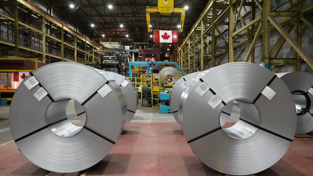 Feds announce $100M program to cover 50% of shipping steel in Canada by