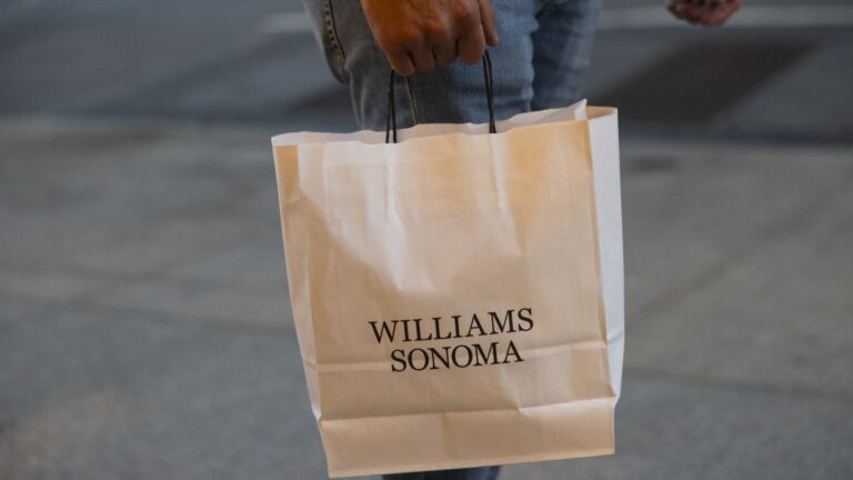 Williams-Sonoma stock rises in sluggish housing market