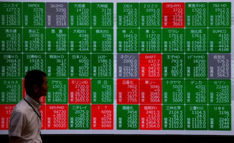 Asian markets dip as investors weigh tech earnings, Gulf tensions