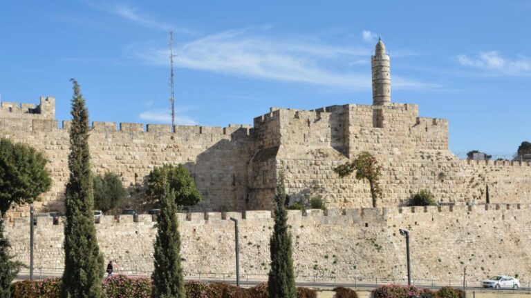 Living in Paris, buying in Jerusalem: Foreign income, Israeli mortgage